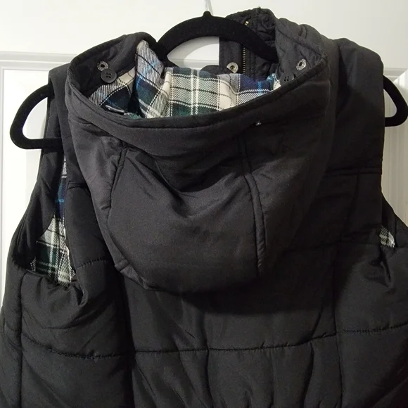 Medium Love Tree Black and Plaid Faux Fur Hooded Puffer Vest - Picture 5 of 7